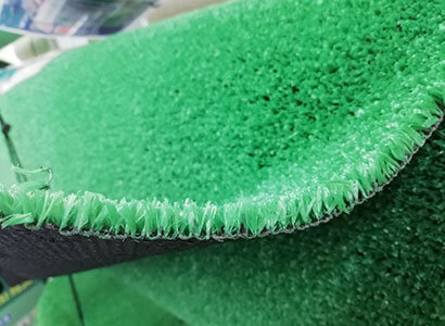 ホームセンターの人工芝