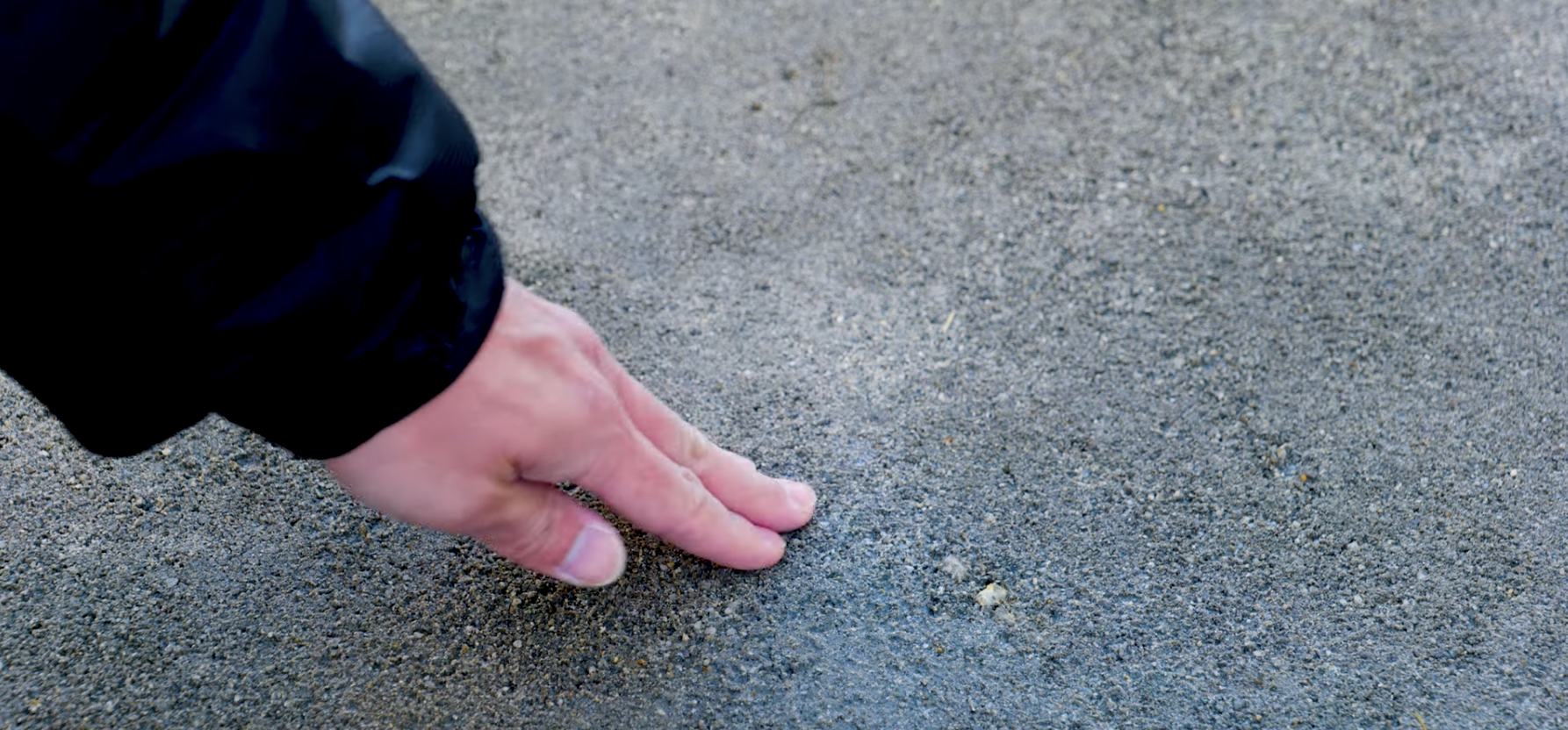 人工芝の満足度は下地が決めます