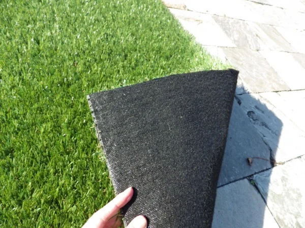 防草シート一体型の人工芝